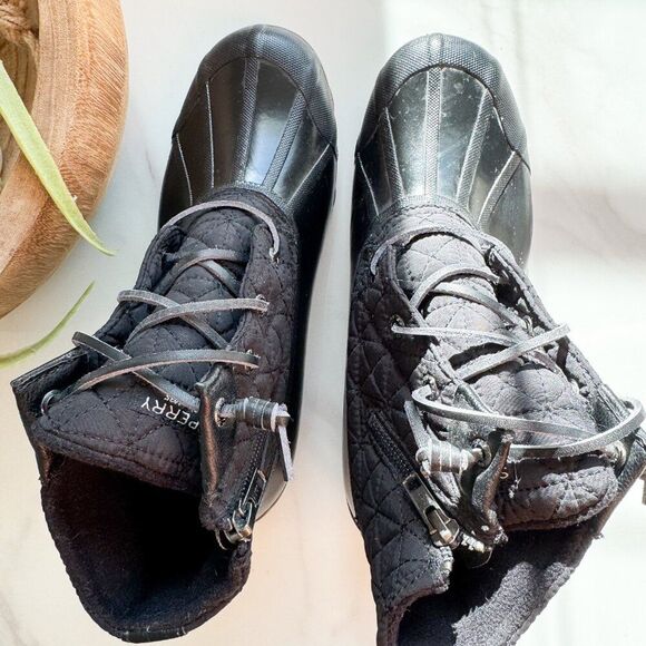 Sperry Women’s Saltwater Nylon Quilted Rain Boots Size 8.5 GUC - Picture 3 of 5